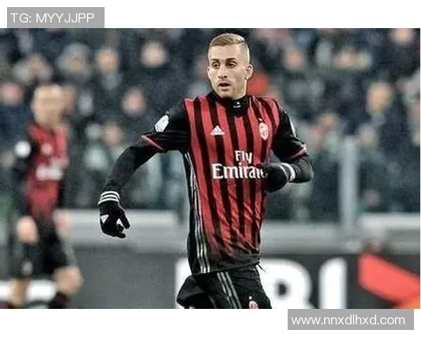 足球明星瘦腿图片展示女生优雅身姿与运动魅力的完美结合